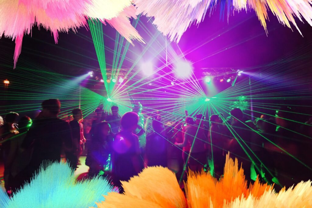 Allestimenti con luci e Consolle per DJ in giardini, saloni, terrazze e ville.