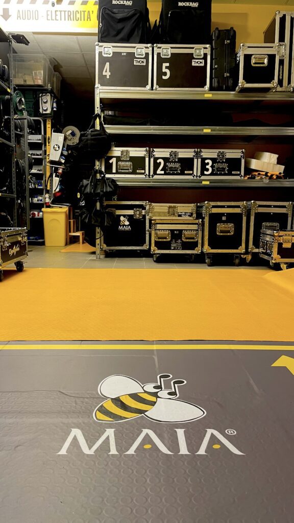 Contatti 3 magazzino maia group genova service audio