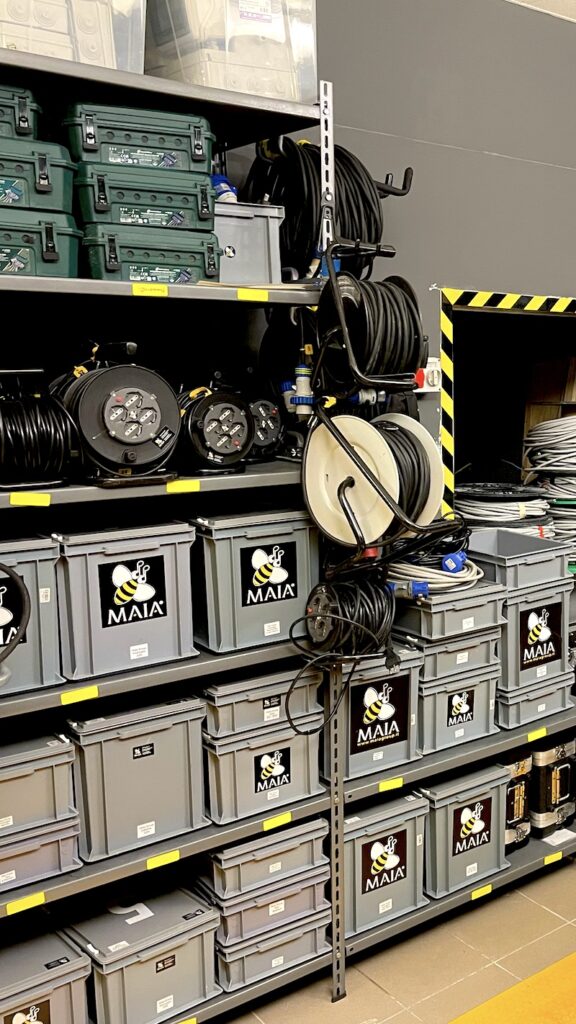 Contatti 4 magazzino maia group genova video ledwall